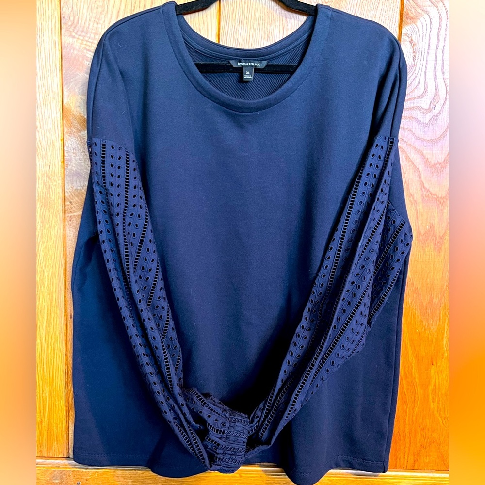 Banana Republic Navy Blue sweatshirt with Eyelet sleeves Size XL